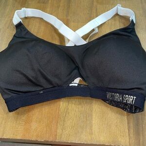 Victoria’s Secret sports bra size 34DD EUC
